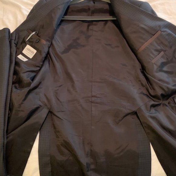 Armani S Line (Slim Fit) Suit - Picture 3 of 5